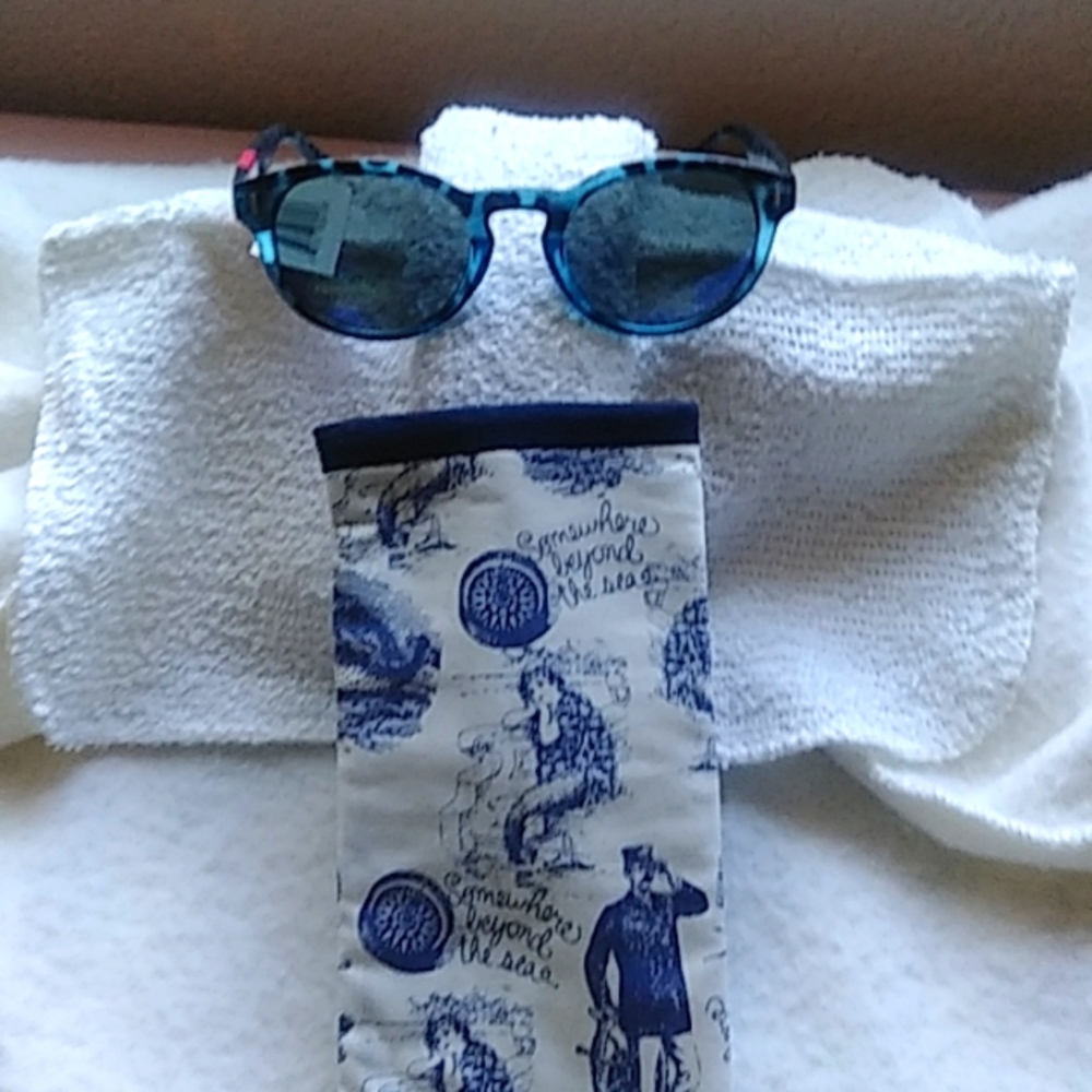 Leopard Print w/case Blue/Black Sunglasses